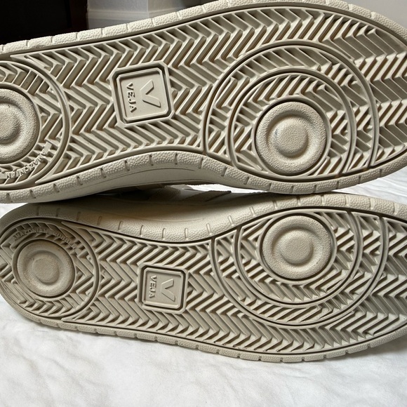 Veja V-12 LEATHER WHITE SABLE - Picture 9 of 9